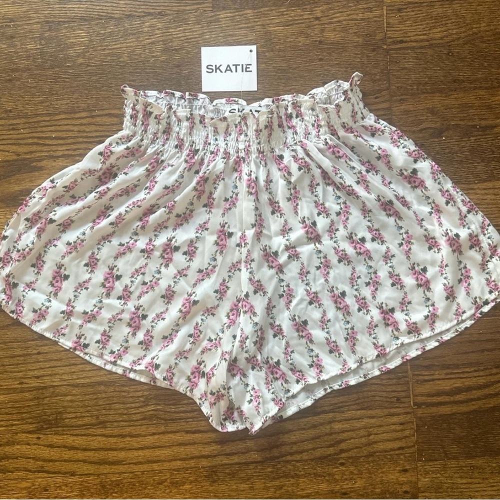 Skatie High Waist Floral Pink and White Shorts